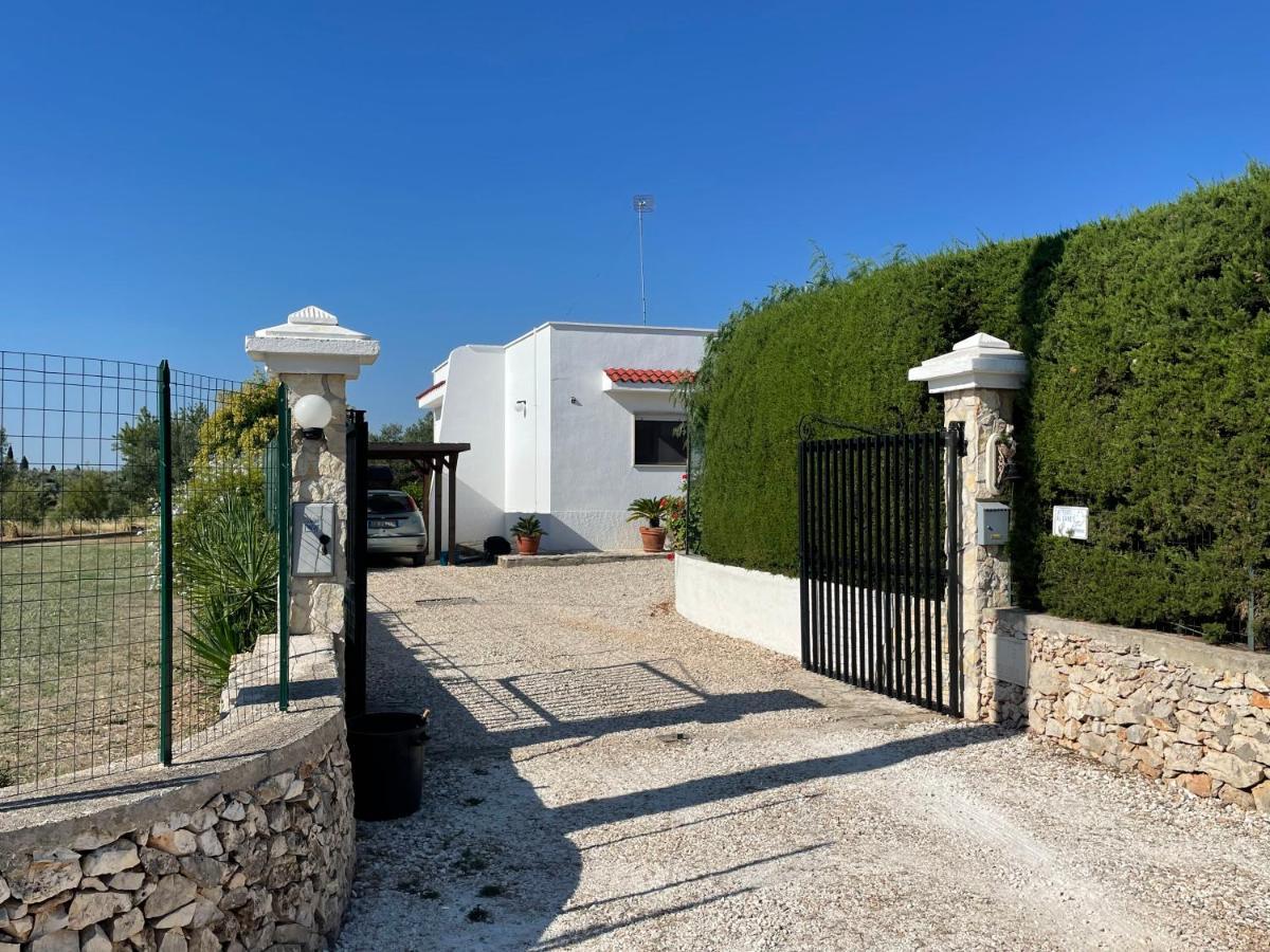 Villa Connie Serranova エクステリア 写真