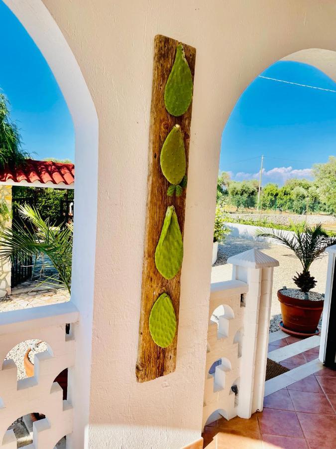 Villa Connie Serranova エクステリア 写真